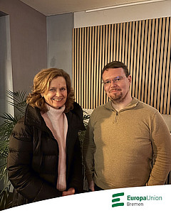 Das Foto zeigt Dr. Helga Trüpel und Jonas Krol.