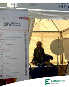 Dr. Helga Trüpel am Infostand der Europa-Union Bremen.
