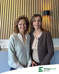 Das Foto zeigt Dr. Parisa Fathi und Dr. Helga Trüpel.